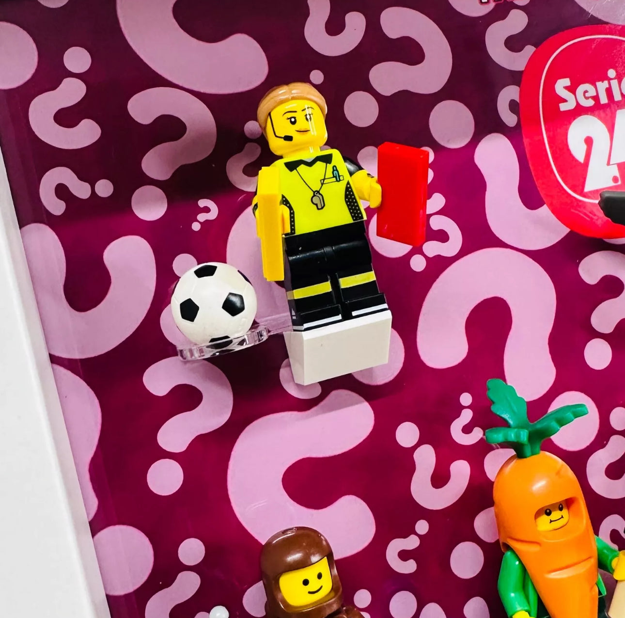 Lego series 24 referee football holder