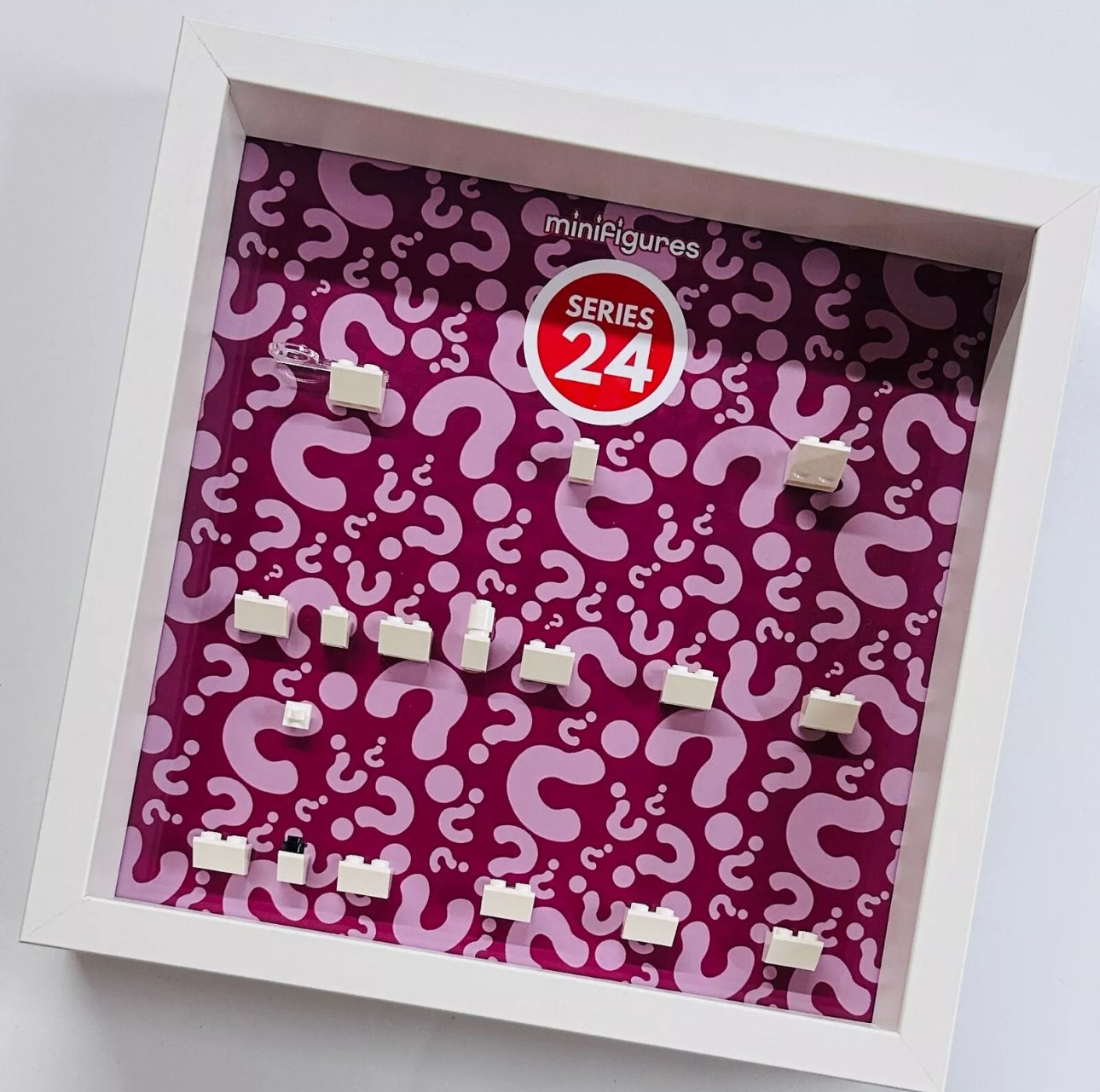 Display frame for series 24 lego minifigures
