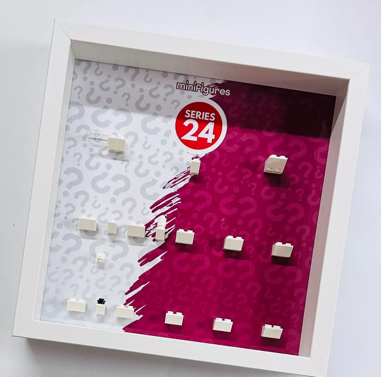 Display frame for Lego minifigures series 24 