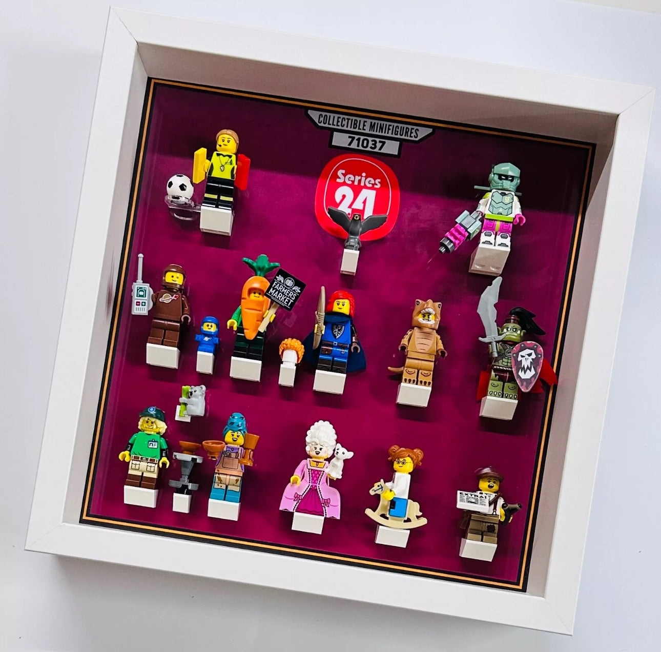 Lego display frame for Series 24 miniifgures 