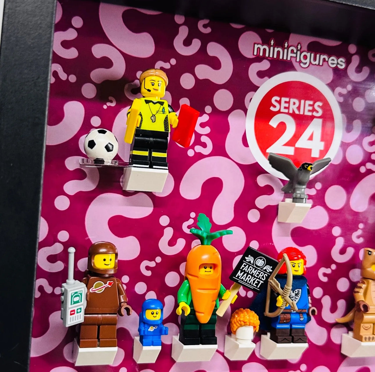 Display frame for Lego series 24 minifigures 