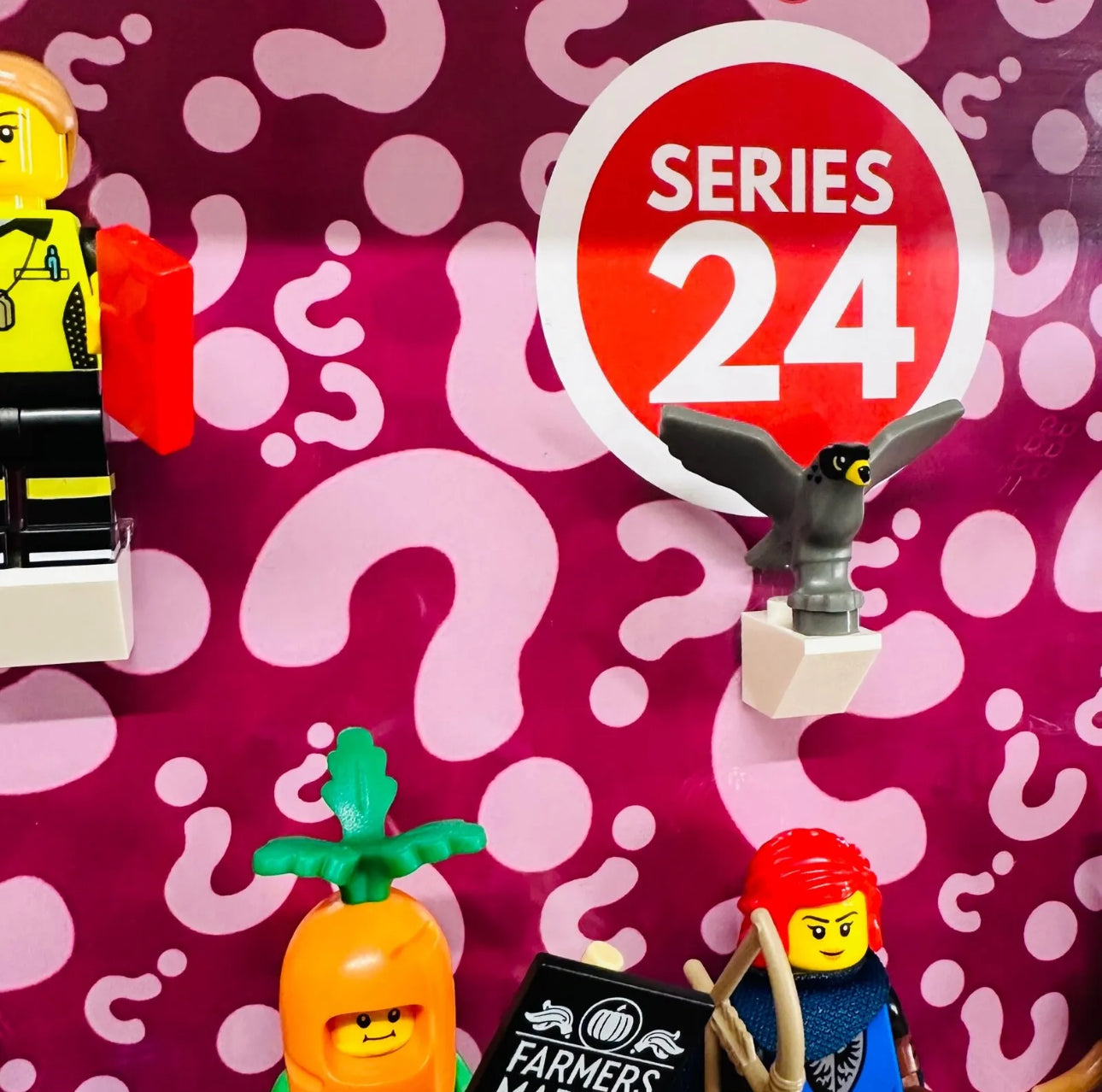 Display frame for lego series 24 minifigures 