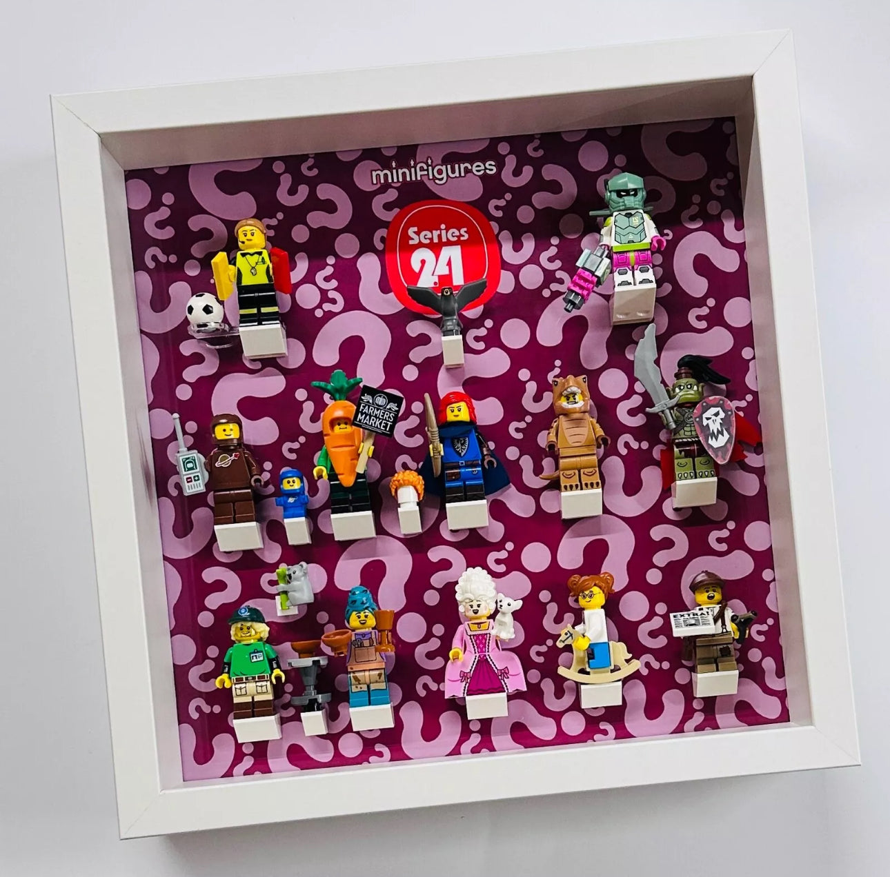 Minifigure display frame for Lego series 24 